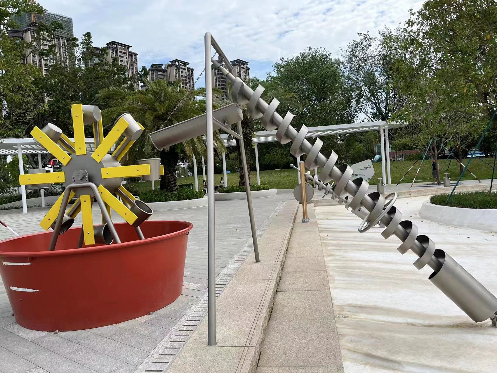 非標(biāo)定制大型室外無(wú)動(dòng)力游樂(lè)設(shè)備幼兒園玩樂(lè)設(shè)備|佛山市南海區(qū)桂城兒童公園案例(圖7) 微信圖片_20221017162646.jpg